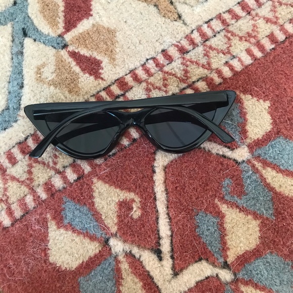 Cat-eye sunglasses - Picture 3 of 3